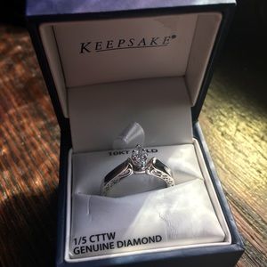 Stunning White Gold and Diamond engagement ring